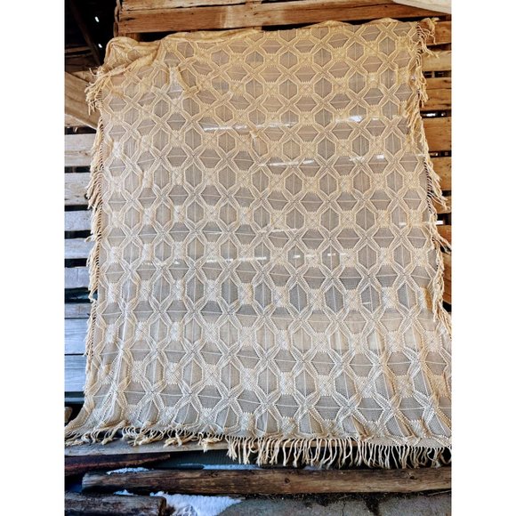 Antique/Vintage Cotton crochet Thread Bedspread with Fringe 108x82" - Picture 1 of 13